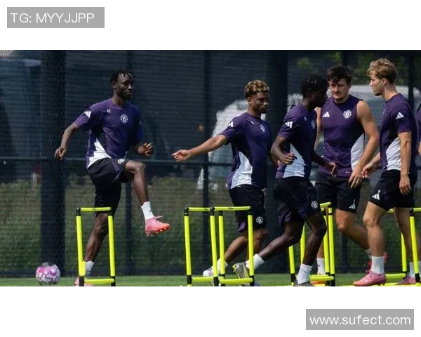 哈维西蒙斯的崛起之路:从青训新星到足球场上的闪耀之光 哈维西蒙斯的崛起之路:从青训新星到足球场上的闪耀之光