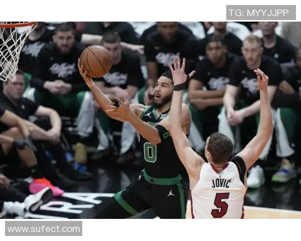 巴恩斯利迎战艾宁顿争夺英冠联赛关键三分的激烈对决 巴恩斯利迎战艾宁顿争夺英冠联赛关键三分的激烈对决